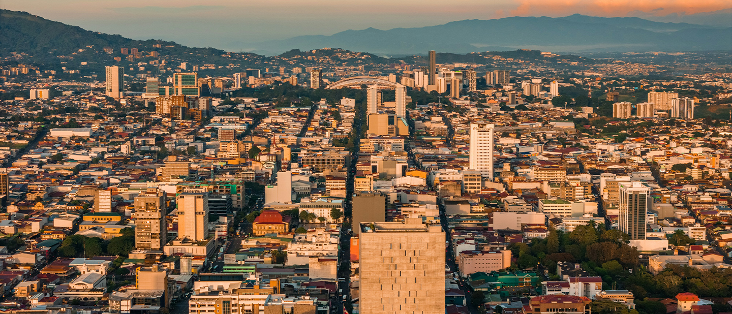 Panorámica urbana de San José de Costa Rica, sede central para la región de Centroamérica y el Caribe (CAC) de la compañía farmacéutica Ferrer.
