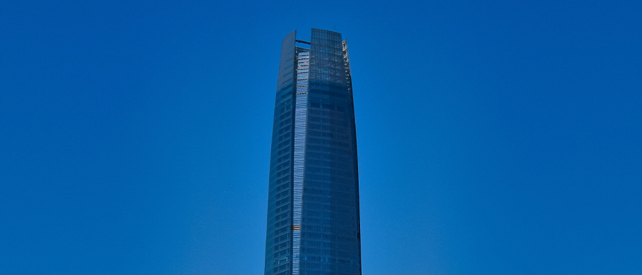 Rascacielos del centro empresarial de Santiago de Chile, ciudad donde opera la filial del grupo farmacéutico Ferrer.
