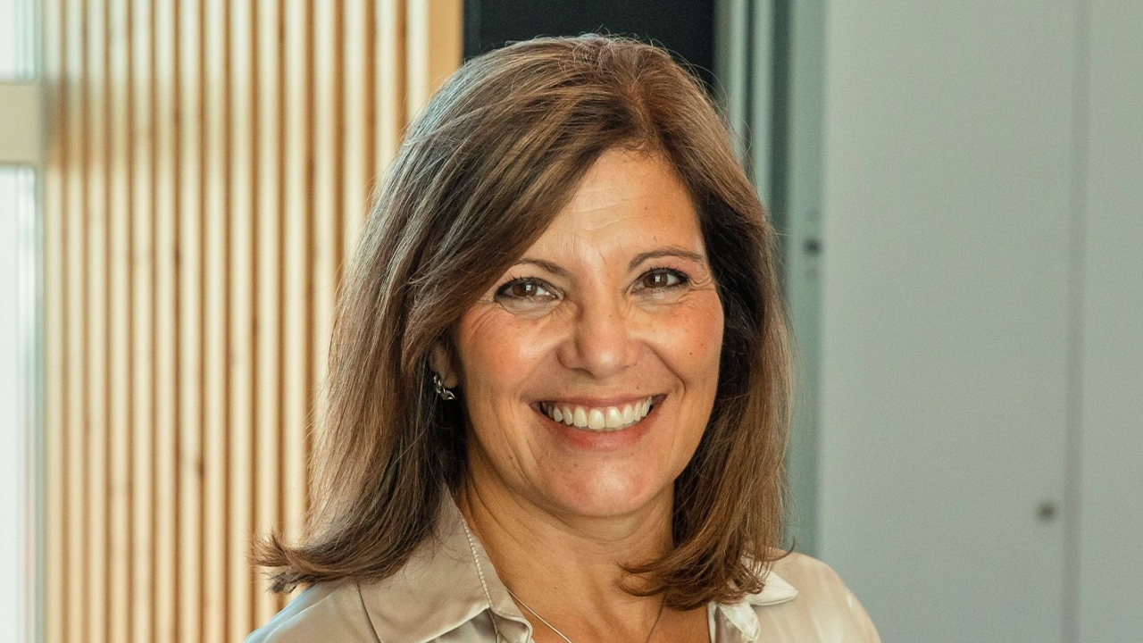 Retrato corporativo de Olga Insua, Chief Commercial Officer en Ferrer.