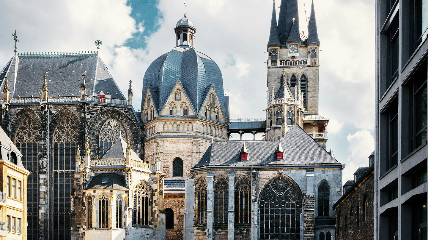 International presence of the Ferrer pharmaceutical group in Germany, represented by the historic Aachen Cathedral.