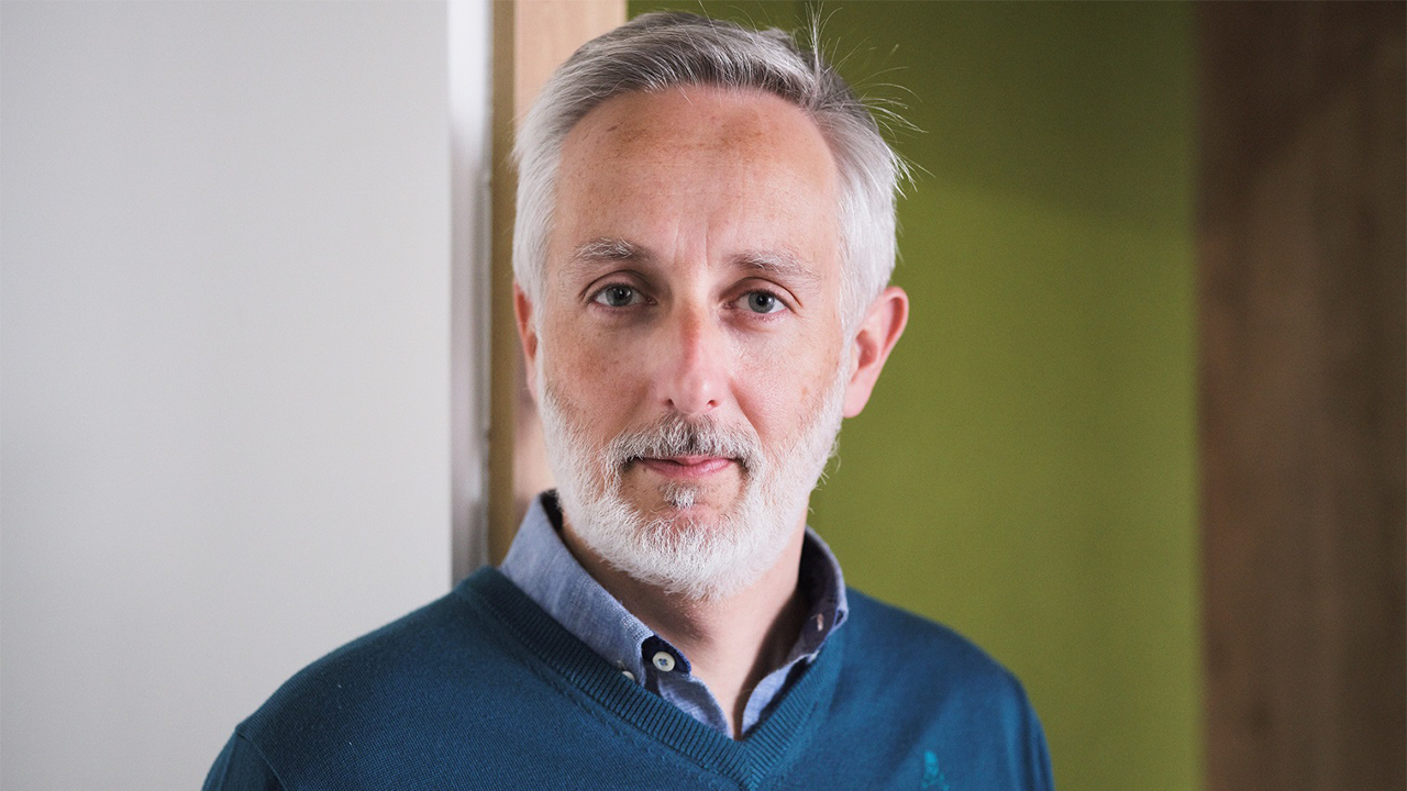 Retrato corporativo de Oscar Pérez, Chief Scientific Officer en Ferrer.
