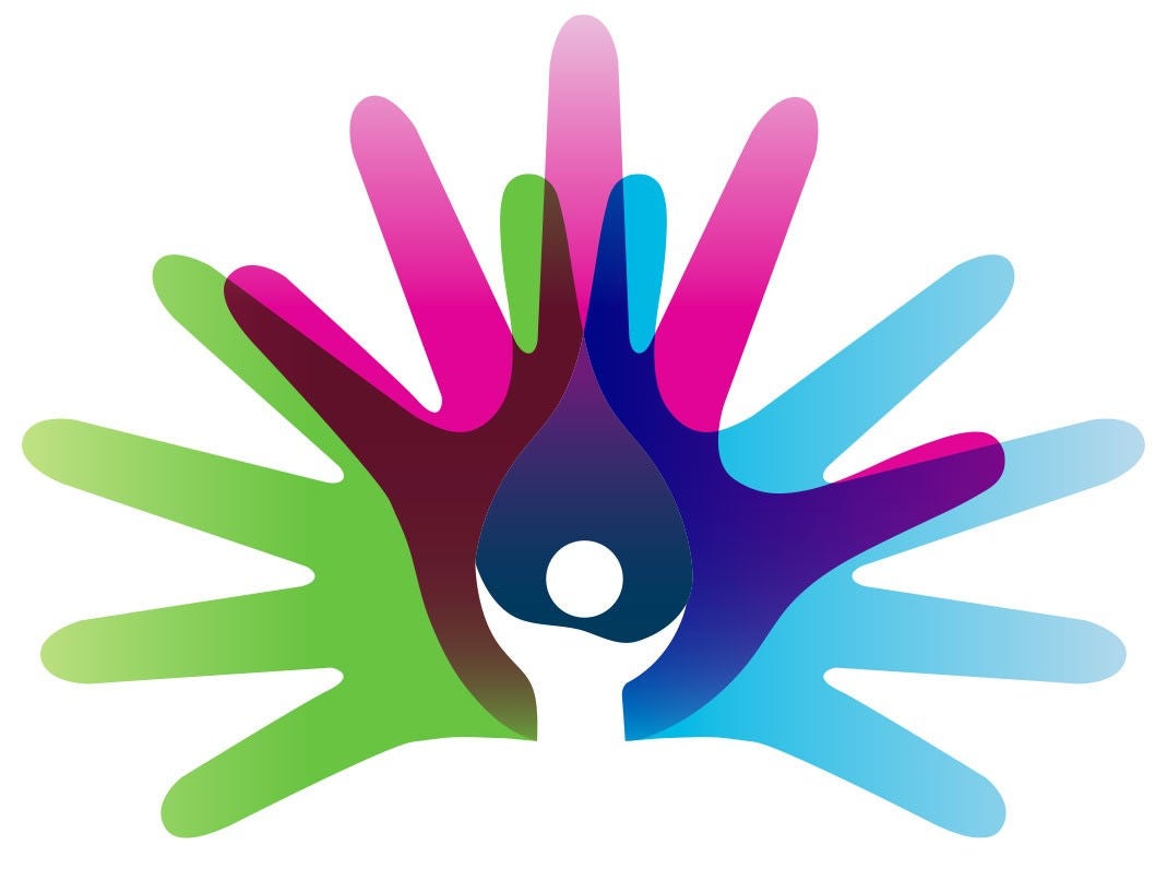Ilustración de varias manos de colores superpuestas alrededor de una figura central, simbolizando diversidad, inclusión, colaboración y apoyo comunitario.